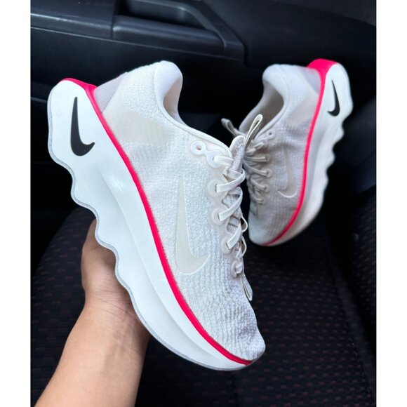 ❤️H83- SIZE 7.5 WOMEN'S NIKE MOTIVA PALE IVORY/ BLACK/ SAIL DV1238 104 - Picture 1 of 9